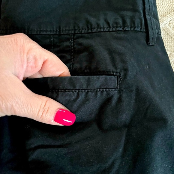 Old Navy Black Khaki Everyday Shorts, cotton & spandex blend, Women’s size 4 - Picture 2 of 9